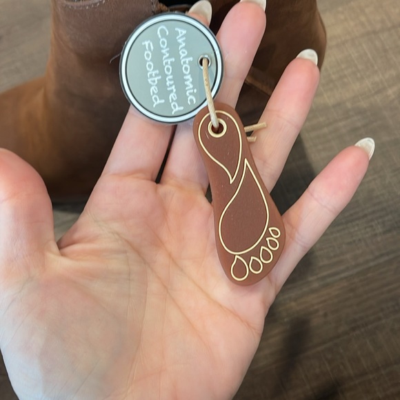 Mia boots - Picture 7 of 8